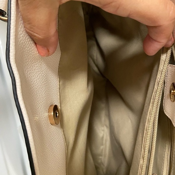 Jones of New York cream large handbag really good shape $60 - Picture 5 of 8